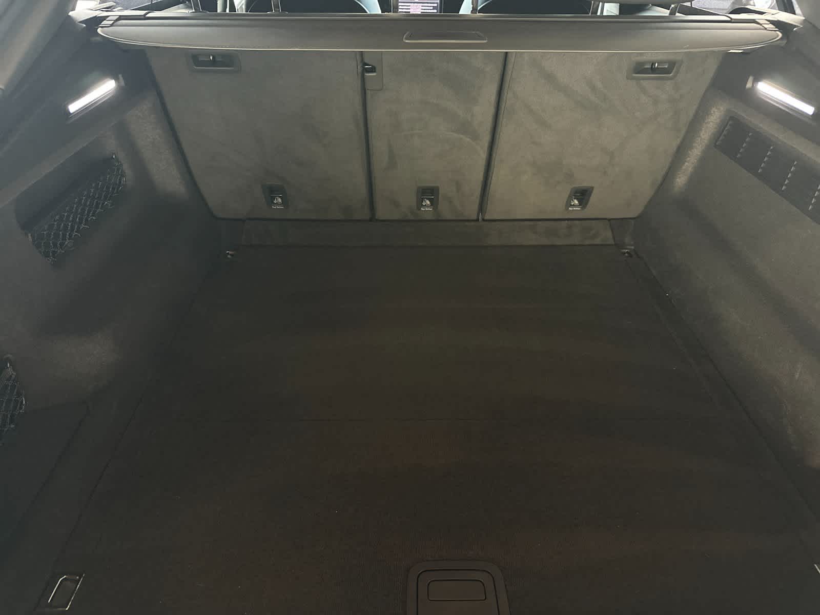 Thumbnail: 2025 Audi Q8 - 15