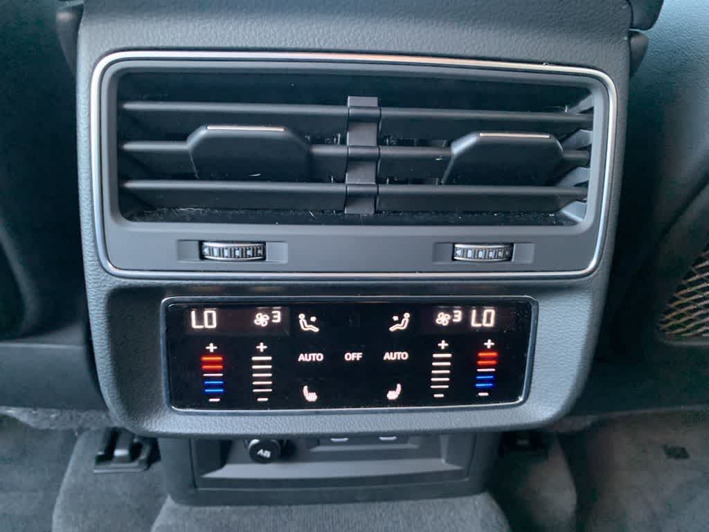 Thumbnail: 2022 Audi Q8 - 30