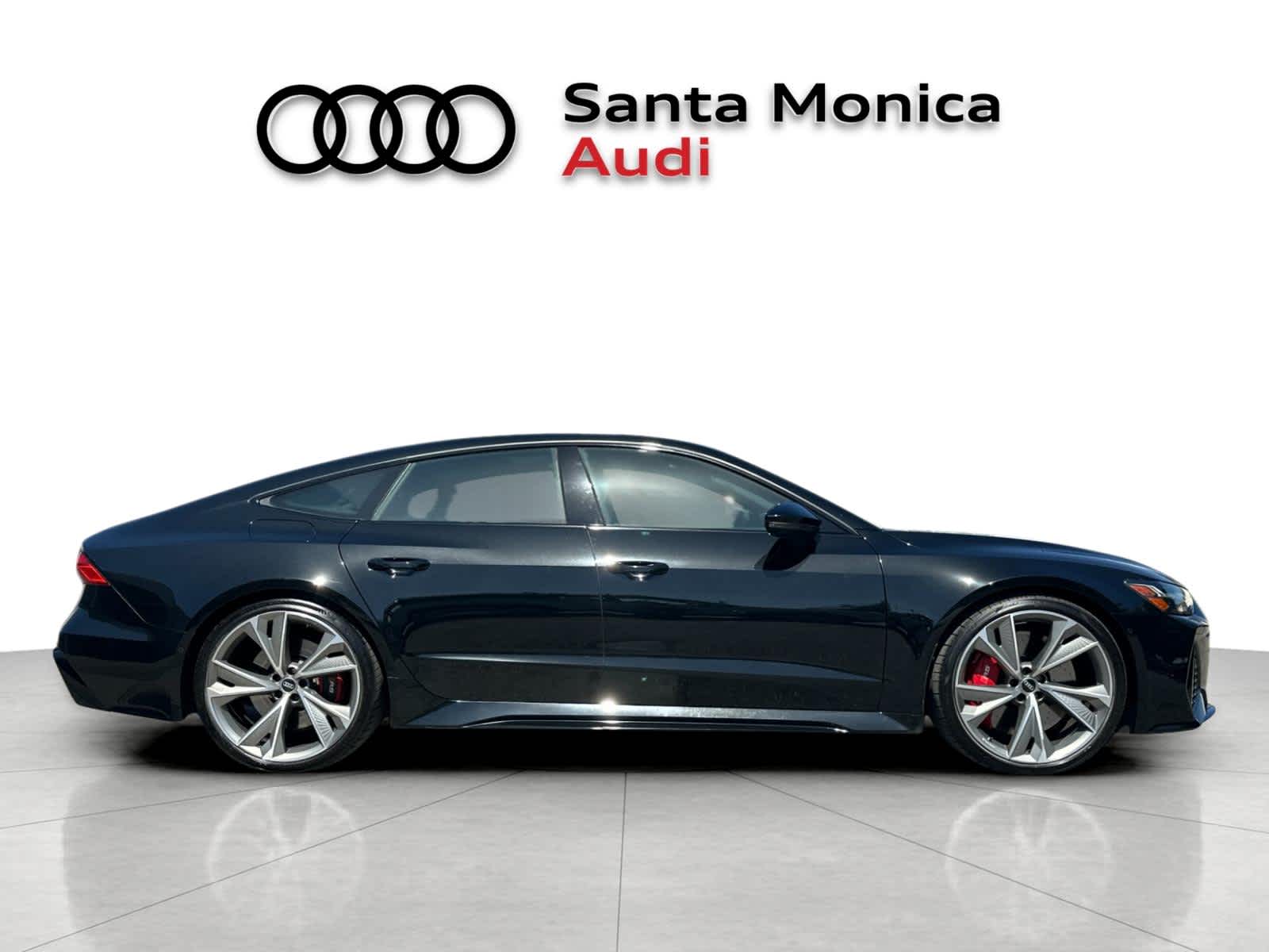 Thumbnail: 2022 Audi RS 7 - 8