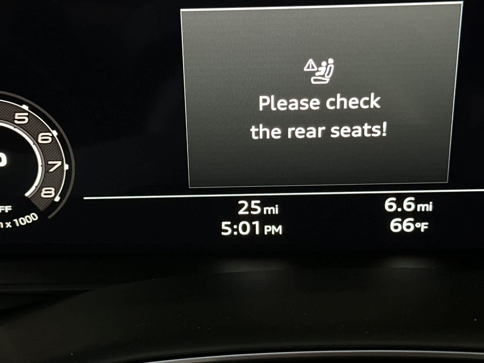 Thumbnail: 2025 Audi RS Q8 - 26