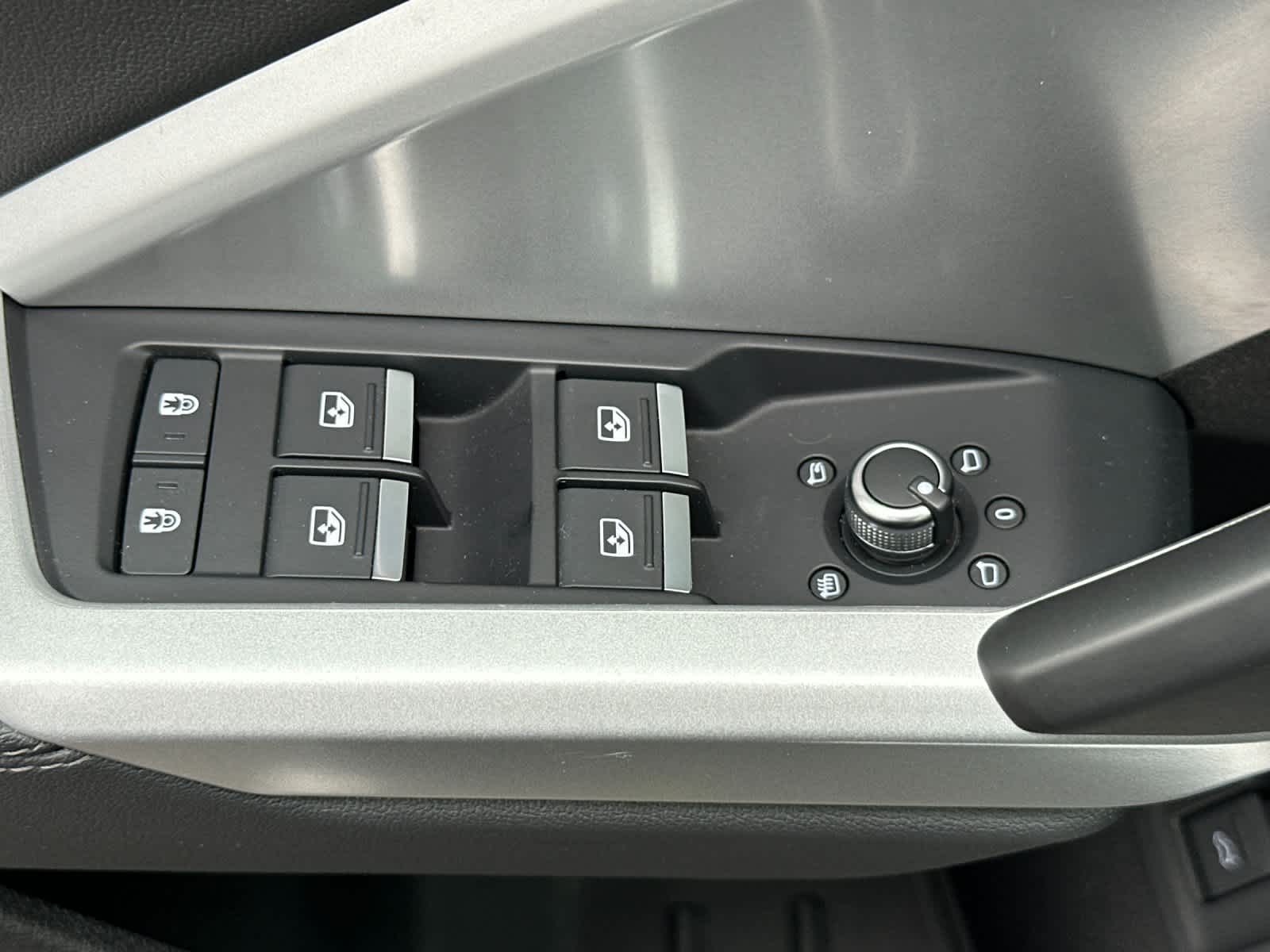 Thumbnail: 2024 Audi Q3 - 13