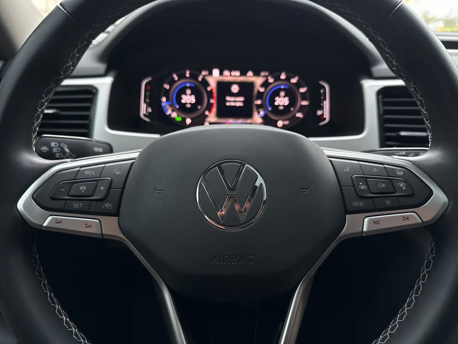 Thumbnail: 2022 Volkswagen Atlas - 25