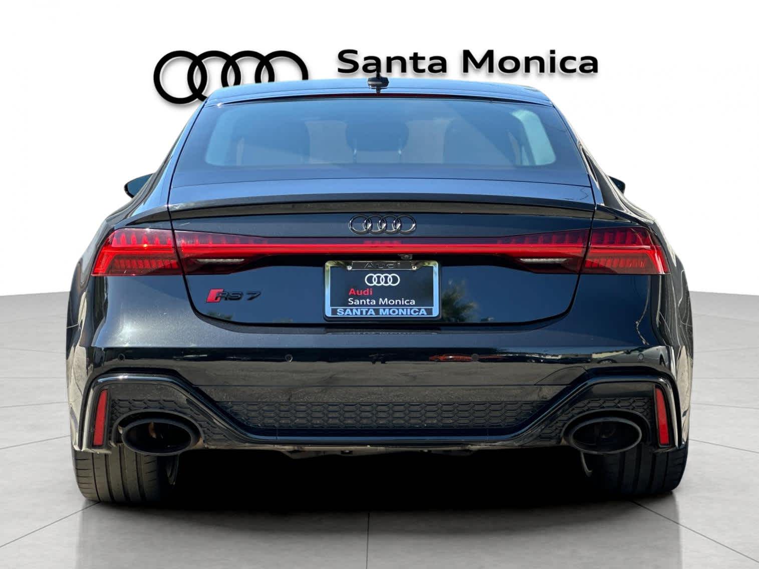 Thumbnail: 2022 Audi RS 7 - 7