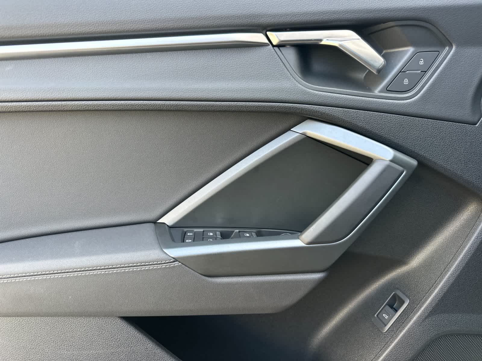 Thumbnail: 2025 Audi Q3 - 12