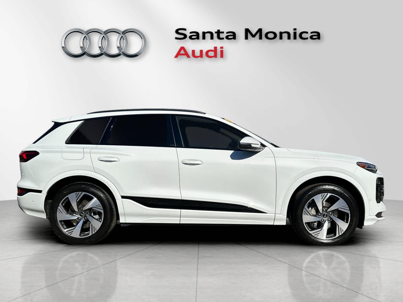 Thumbnail: 2025 Audi Q6 e-tron - 8