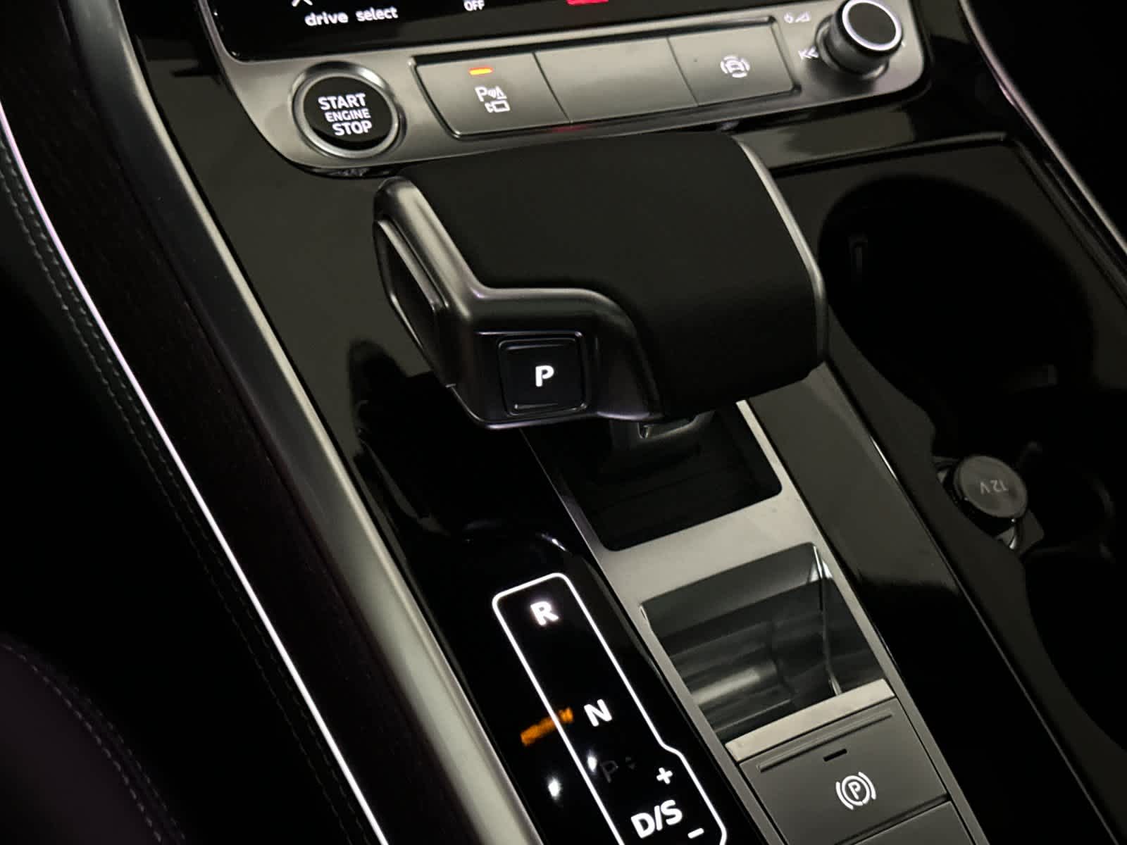 Thumbnail: 2026 Audi Q8 - 22