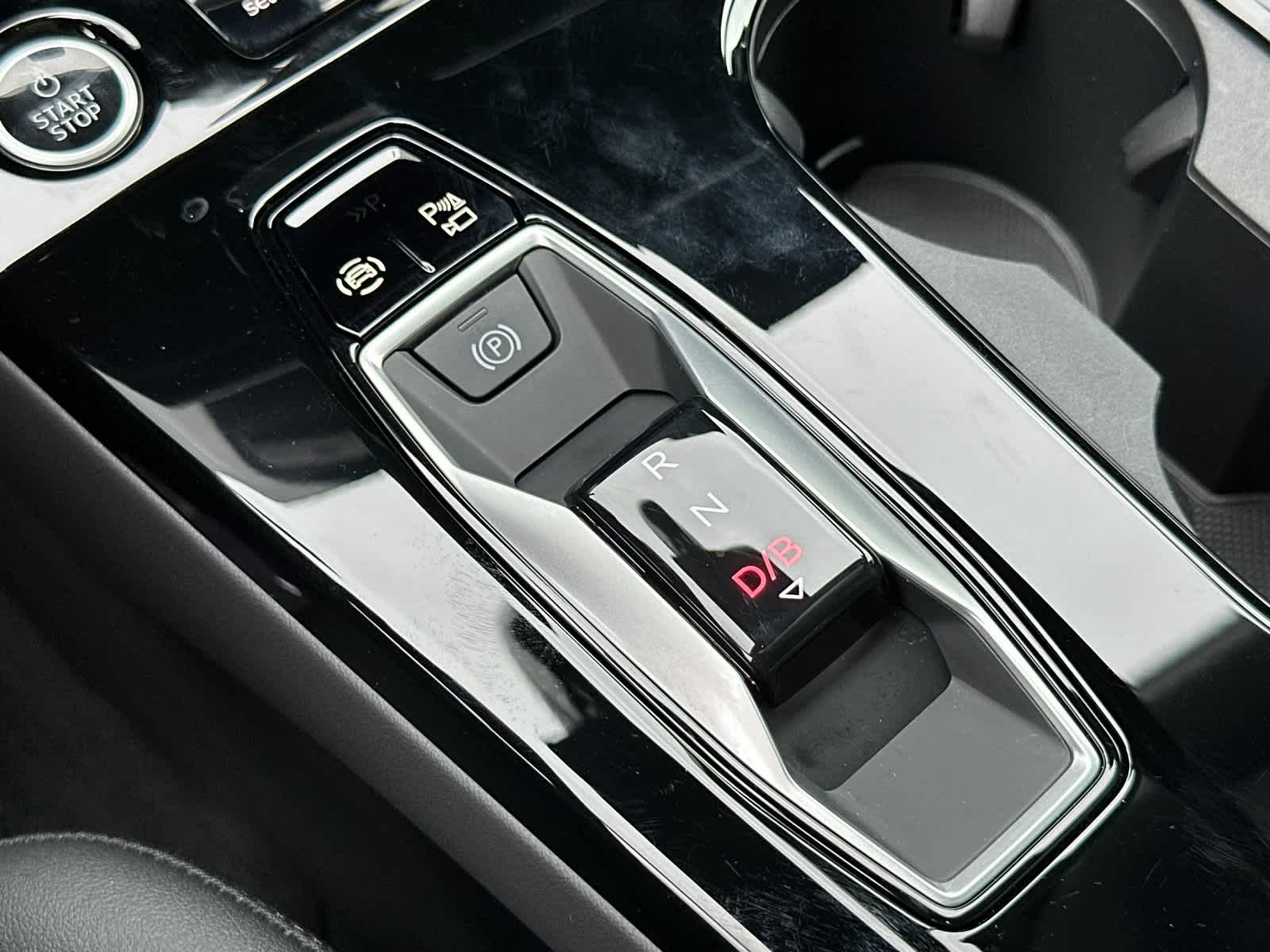 Thumbnail: 2025 Audi e-tron - 25