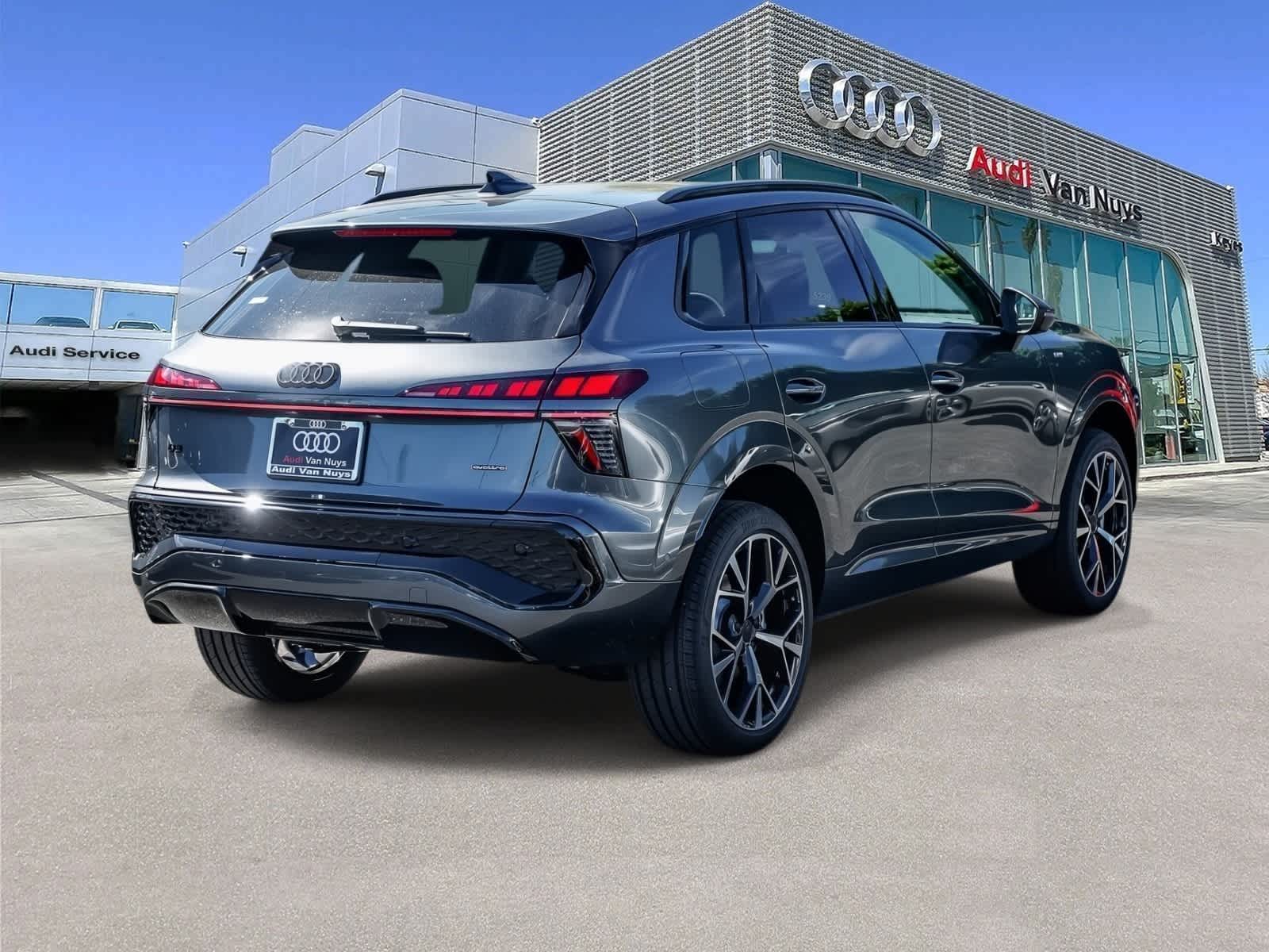 Thumbnail: 2026 Audi Q3 - 4