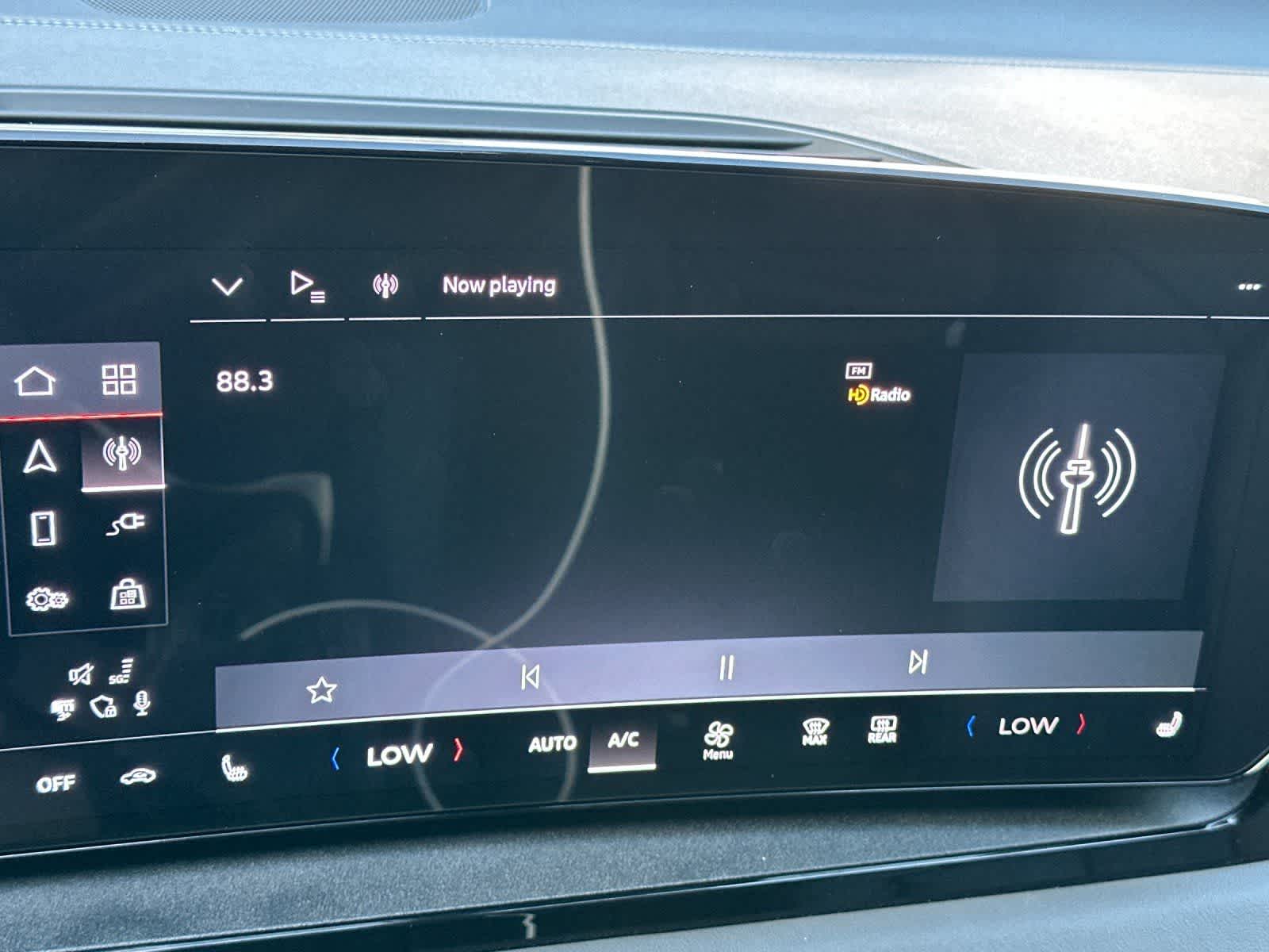 Thumbnail: 2025 Audi Q6 e-tron - 18