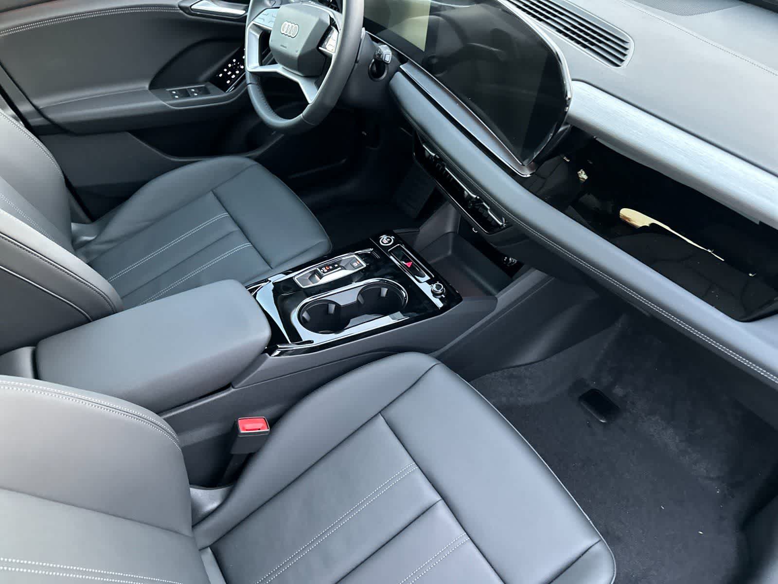 Thumbnail: 2025 Audi Q6 e-tron - 16