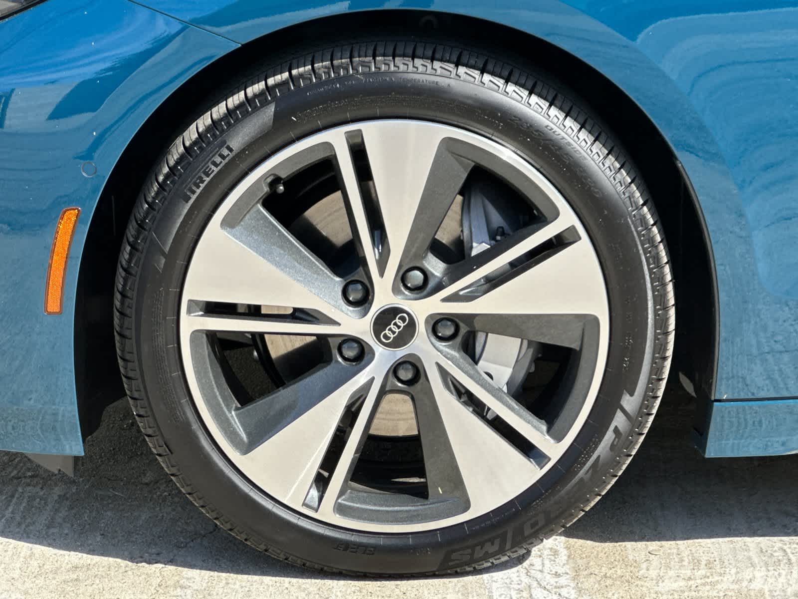 Thumbnail: 2025 Audi e-tron - 30