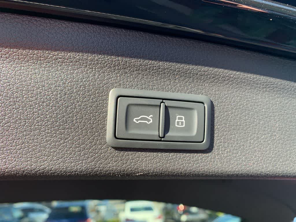 Thumbnail: 2025 Audi Q5 - 30