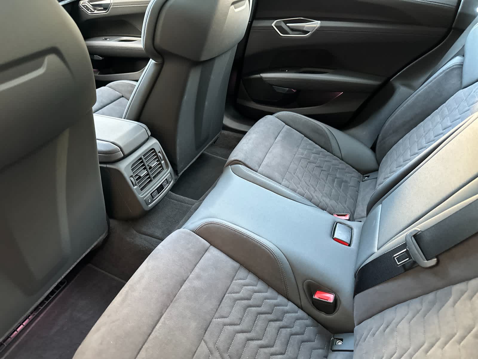 Thumbnail: 2023 Audi e-tron GT - 4