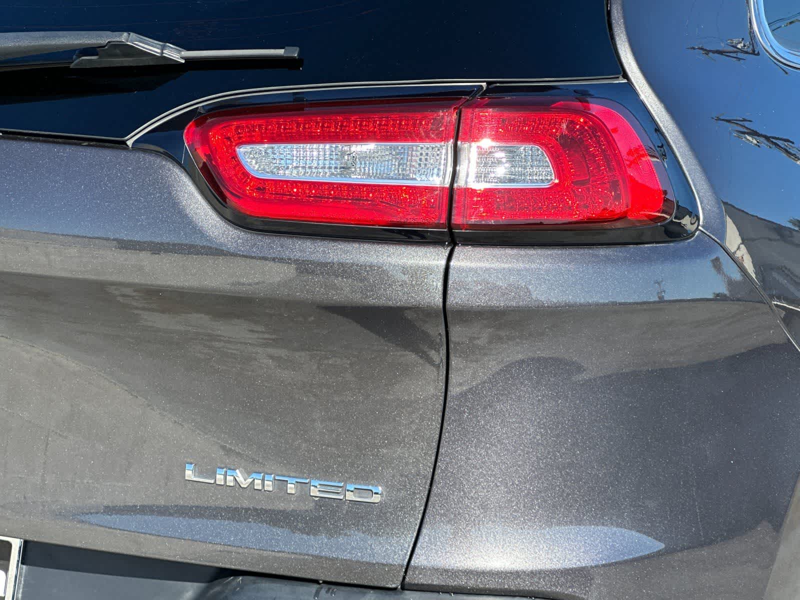 Thumbnail: 2016 Jeep Cherokee - 28