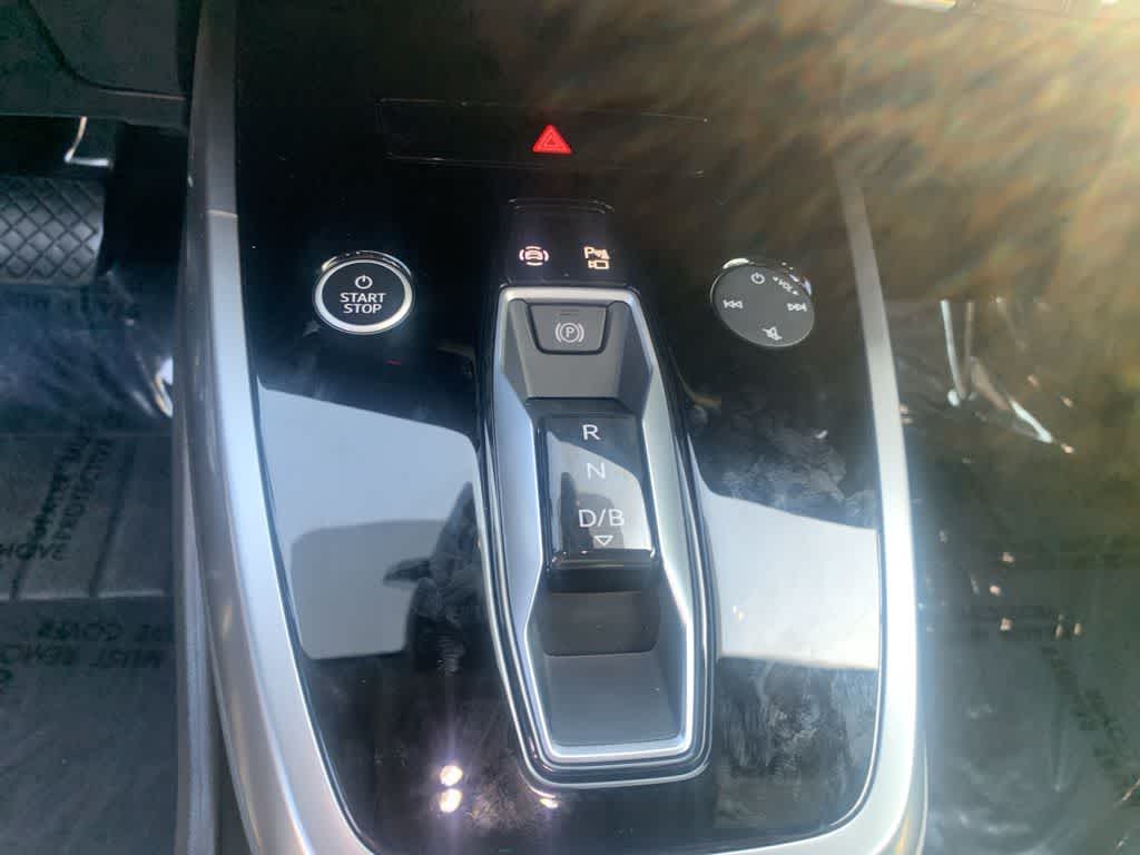 Thumbnail: 2023 Audi Q4 e-tron - 11