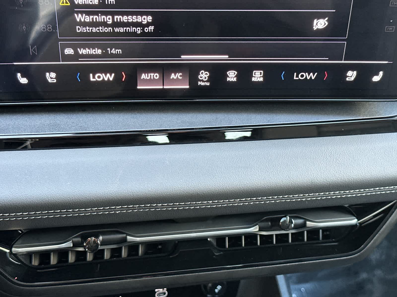 Thumbnail: 2025 Audi Q6 e-tron - 21