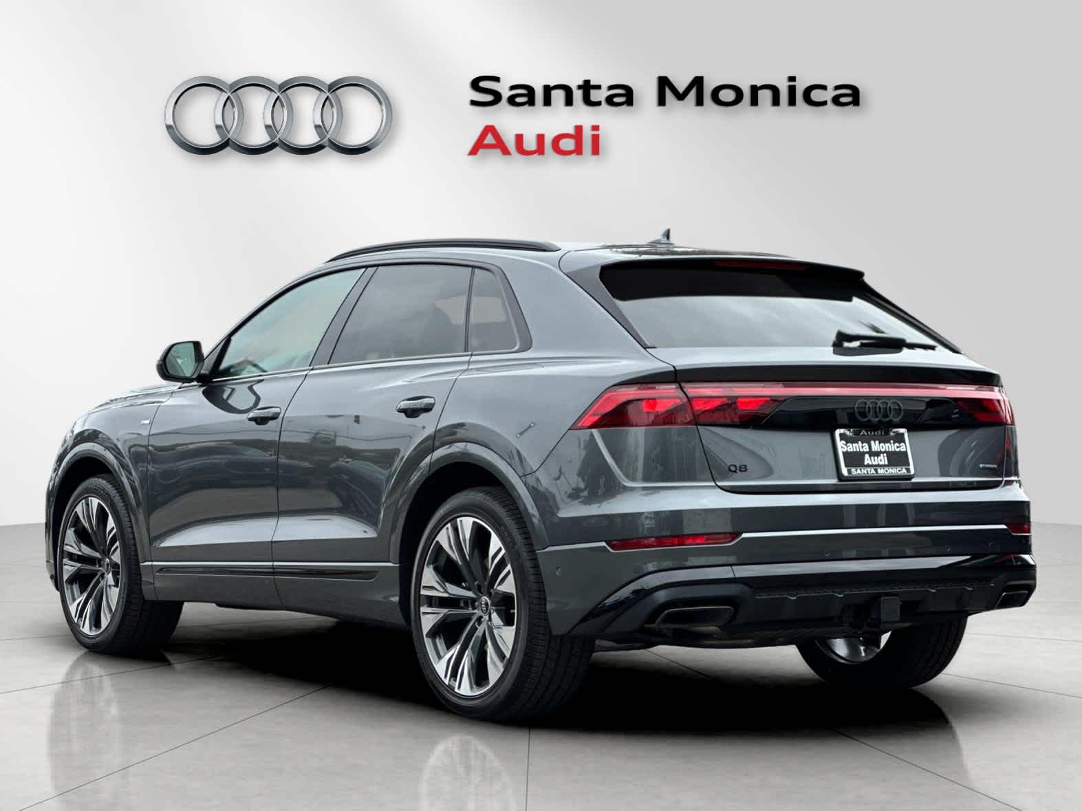 Thumbnail: 2026 Audi Q8 - 6