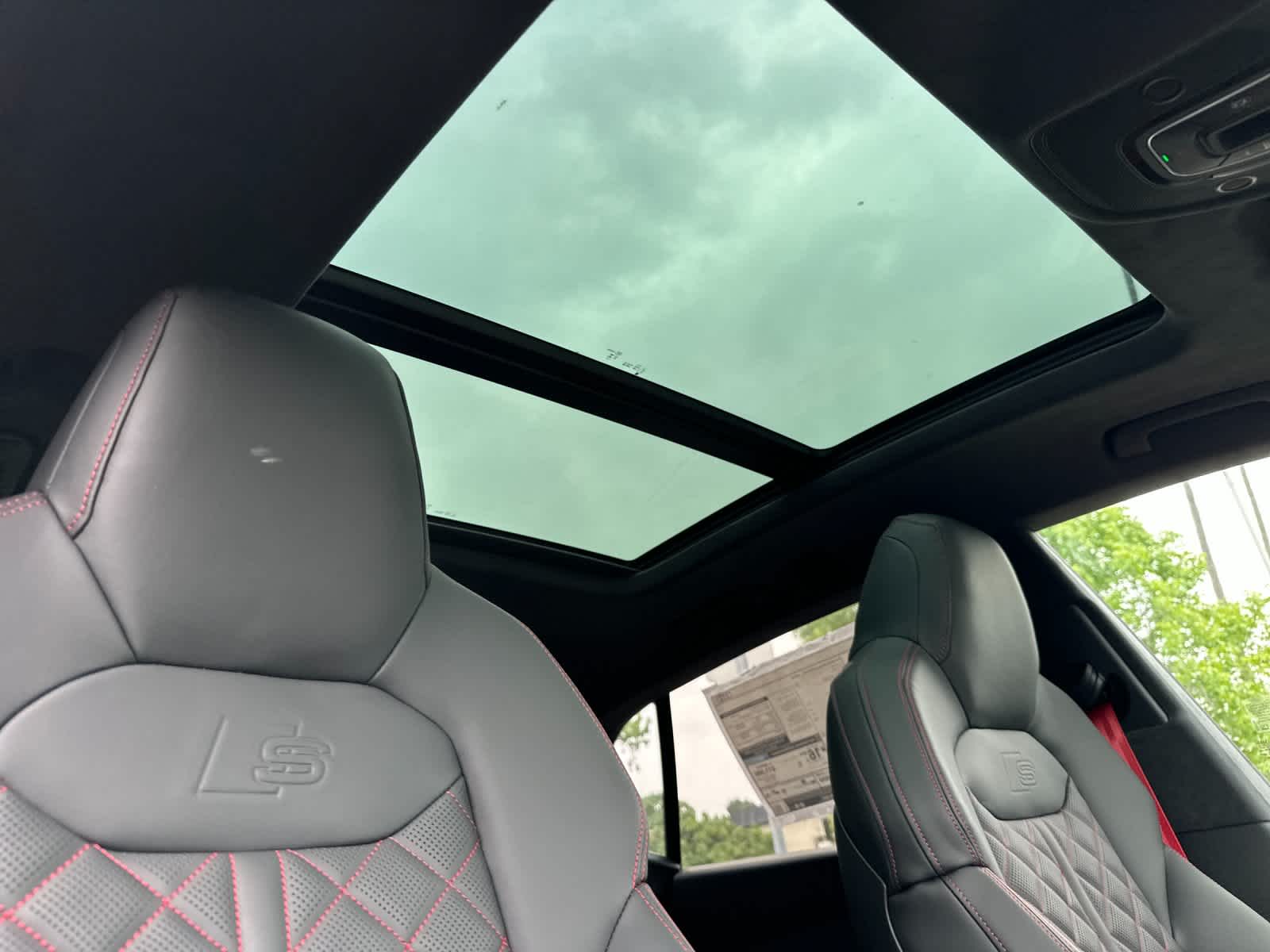 Thumbnail: 2026 Audi SQ8 - 17