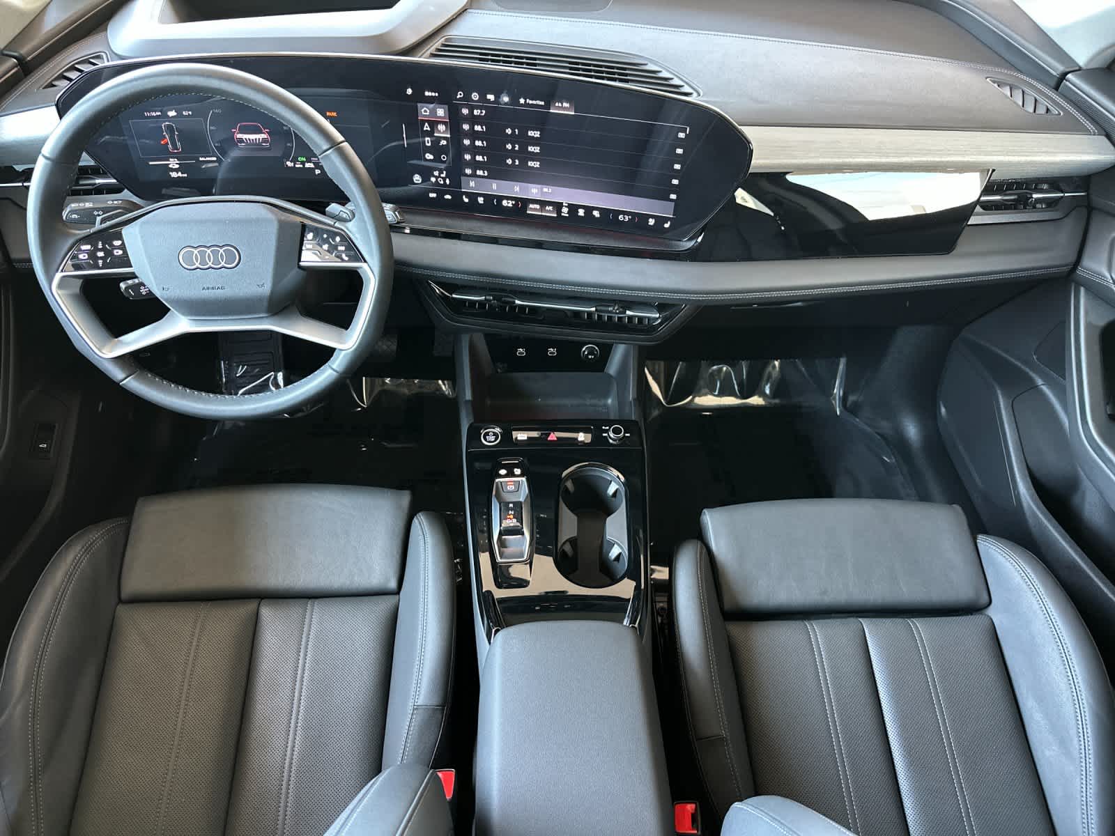 Thumbnail: 2025 Audi Q6 e-tron - 3