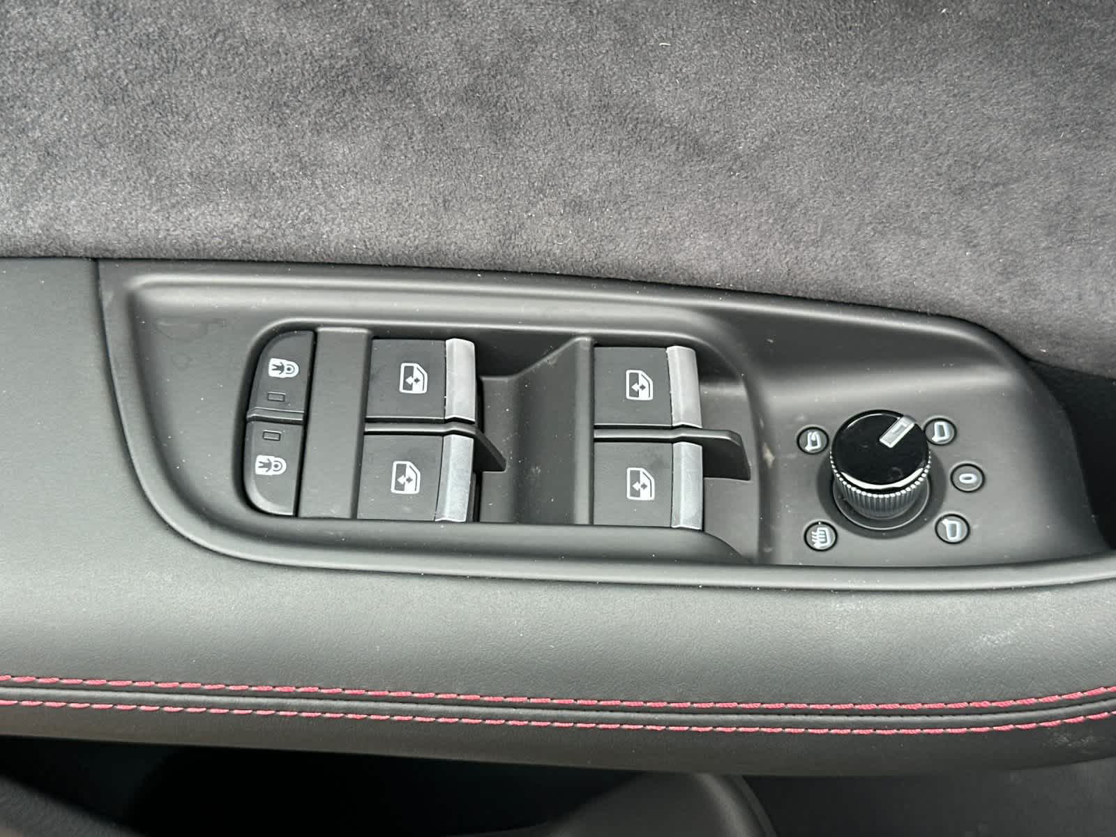 Thumbnail: 2026 Audi SQ8 - 13