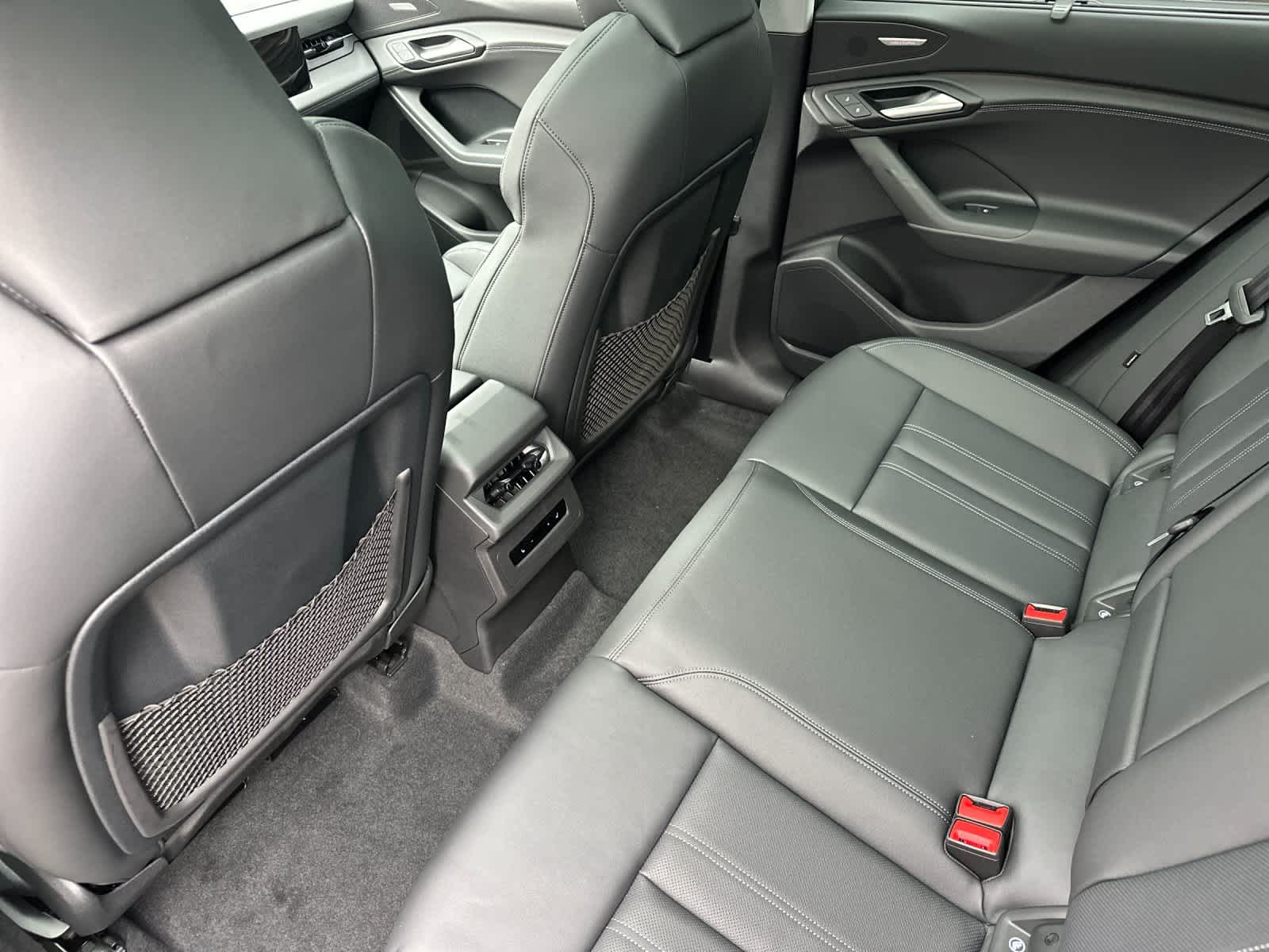 Thumbnail: 2025 Audi Q6 e-tron - 4