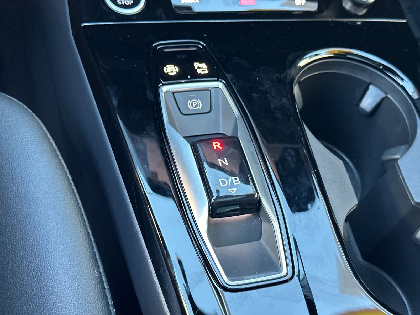 Thumbnail: 2025 Audi Q6 e-tron - 23