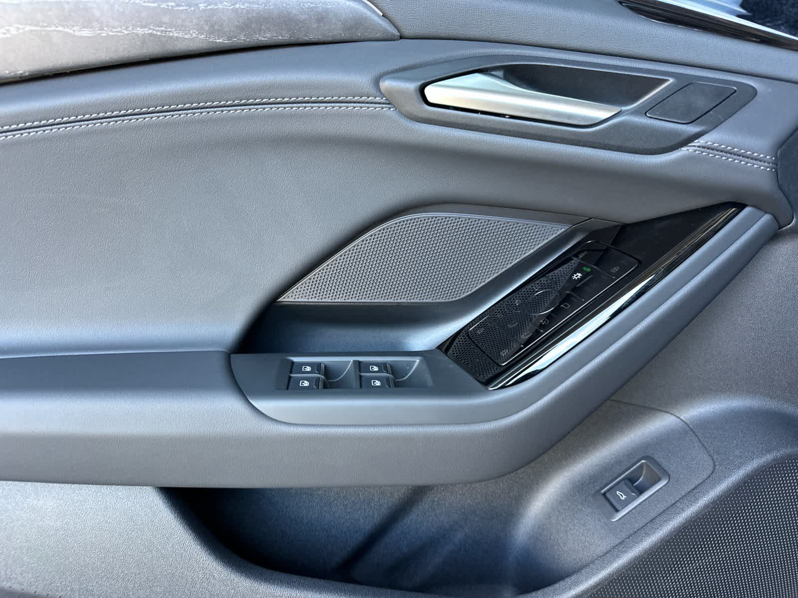 Thumbnail: 2025 Audi e-tron - 12