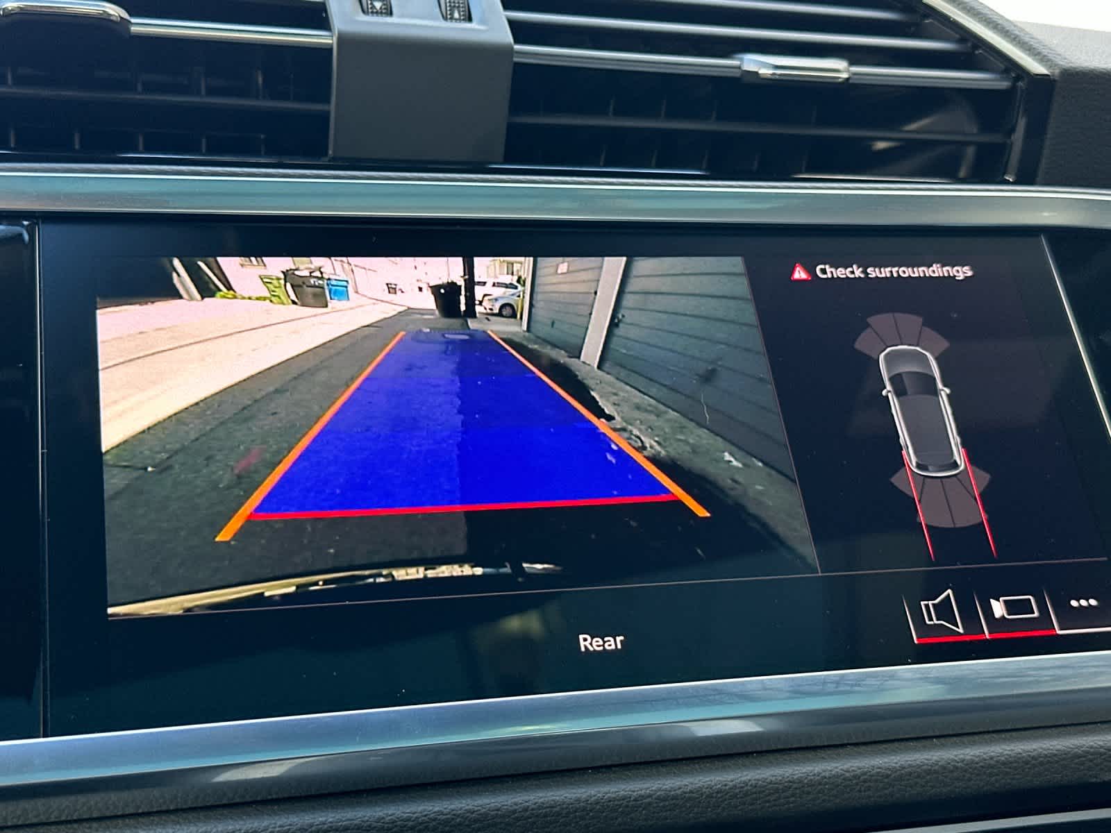 Thumbnail: 2025 Audi Q3 - 19