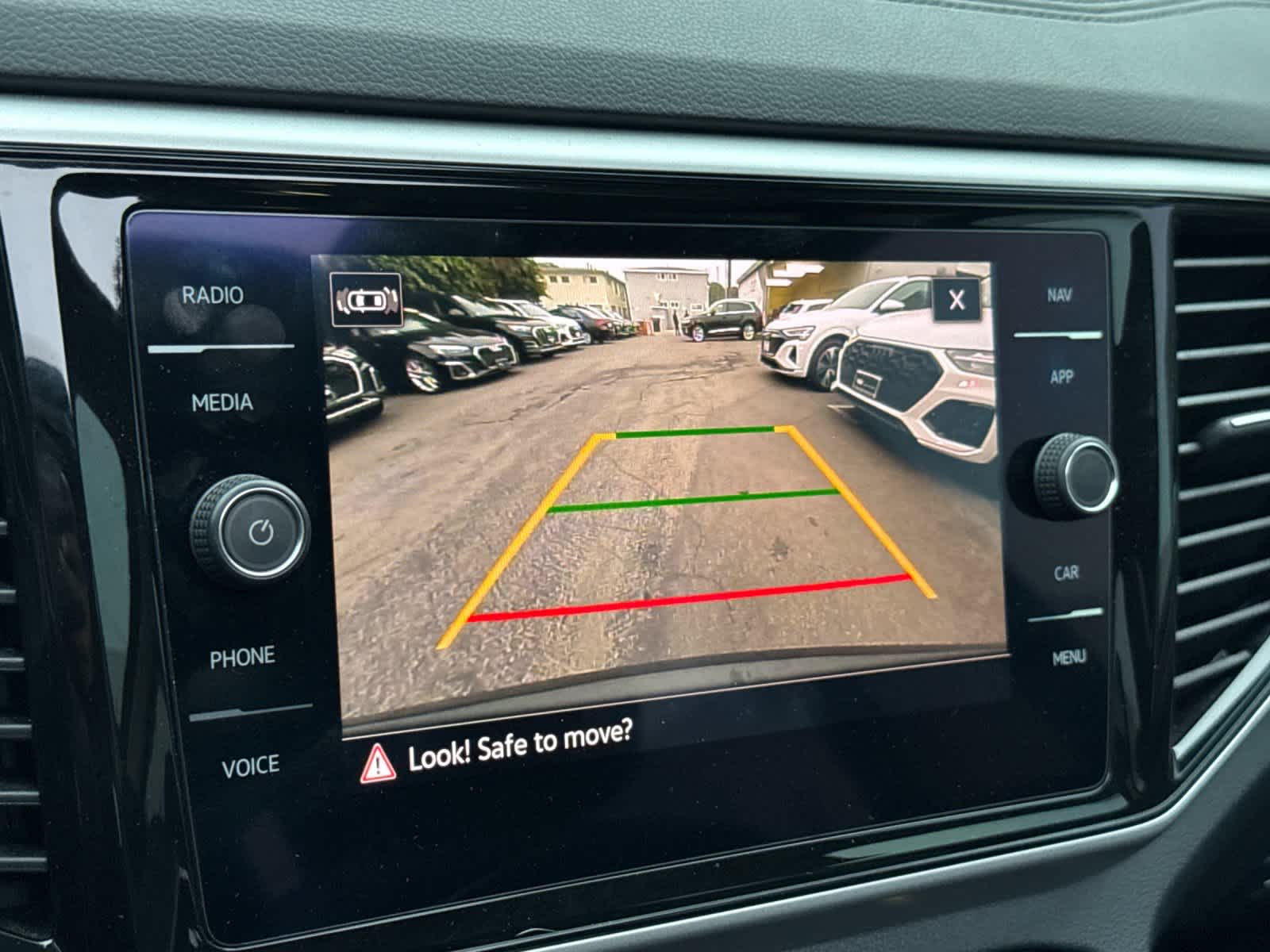 Thumbnail: 2022 Volkswagen Atlas - 21