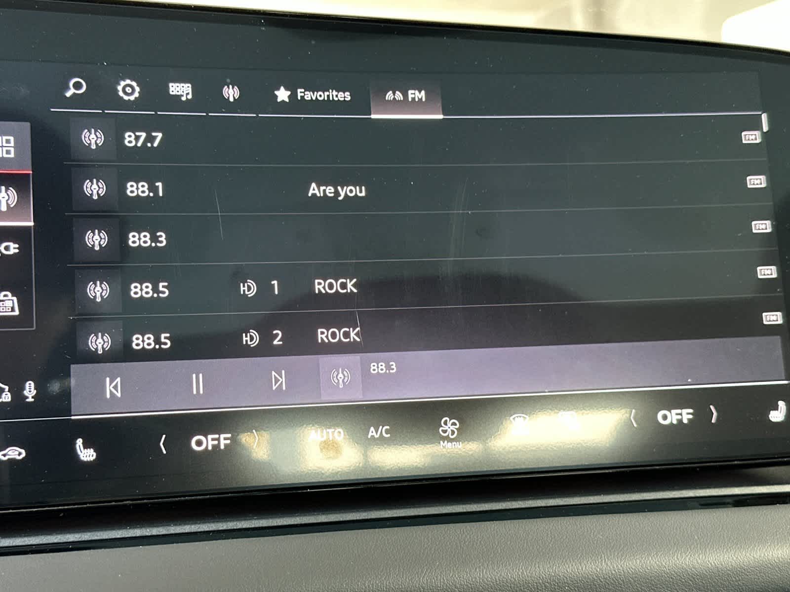 Thumbnail: 2025 Audi e-tron - 16