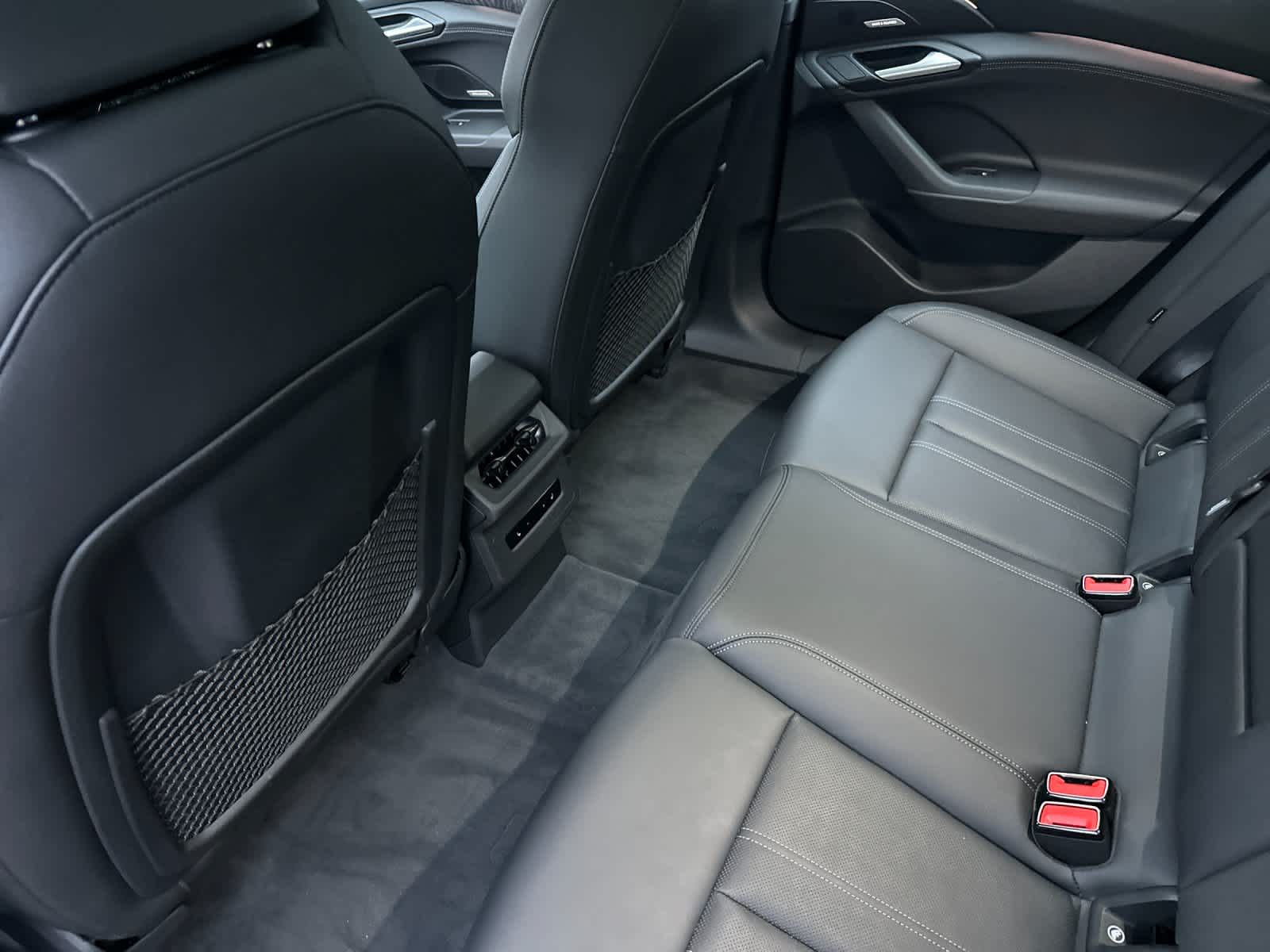 Thumbnail: 2025 Audi e-tron - 4