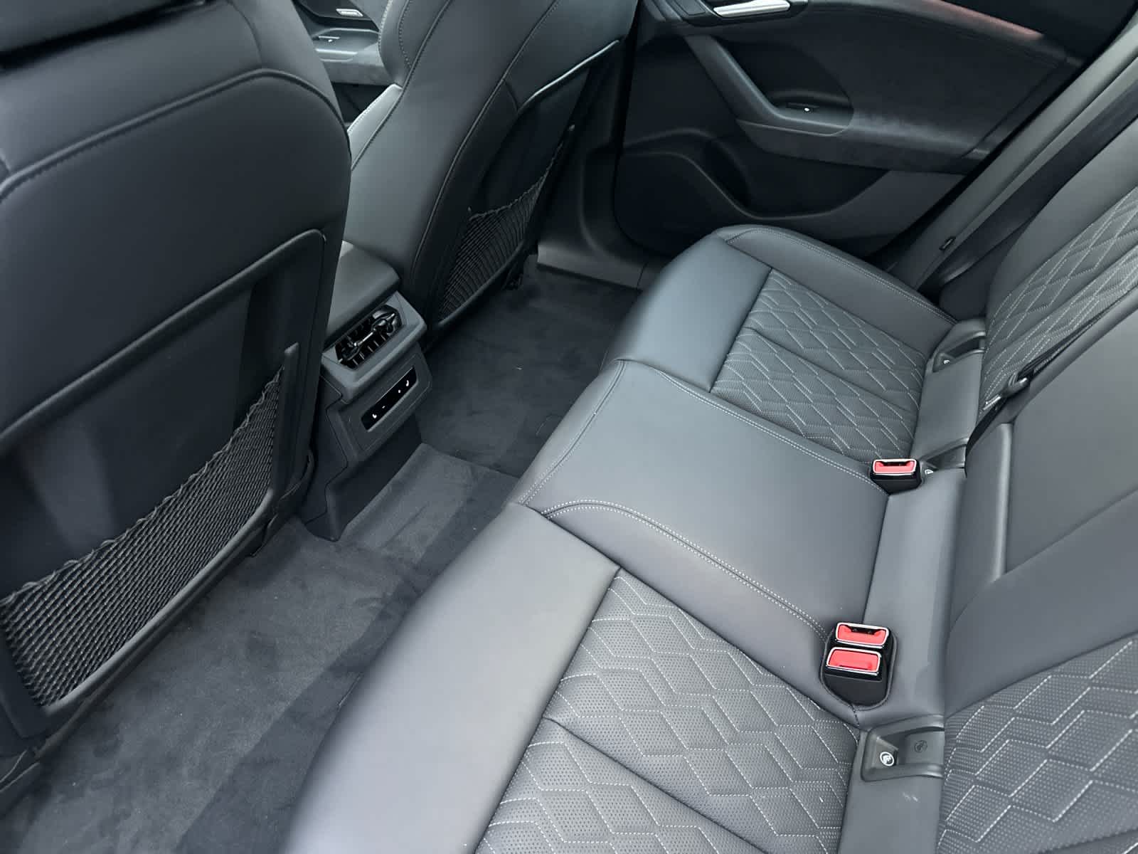 Thumbnail: 2025 Audi e-tron S - 4