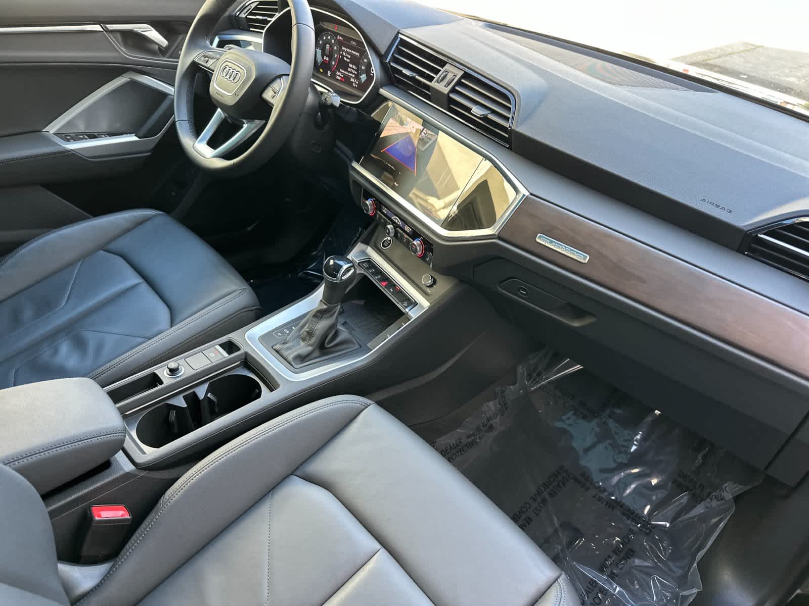 Thumbnail: 2025 Audi Q3 - 16