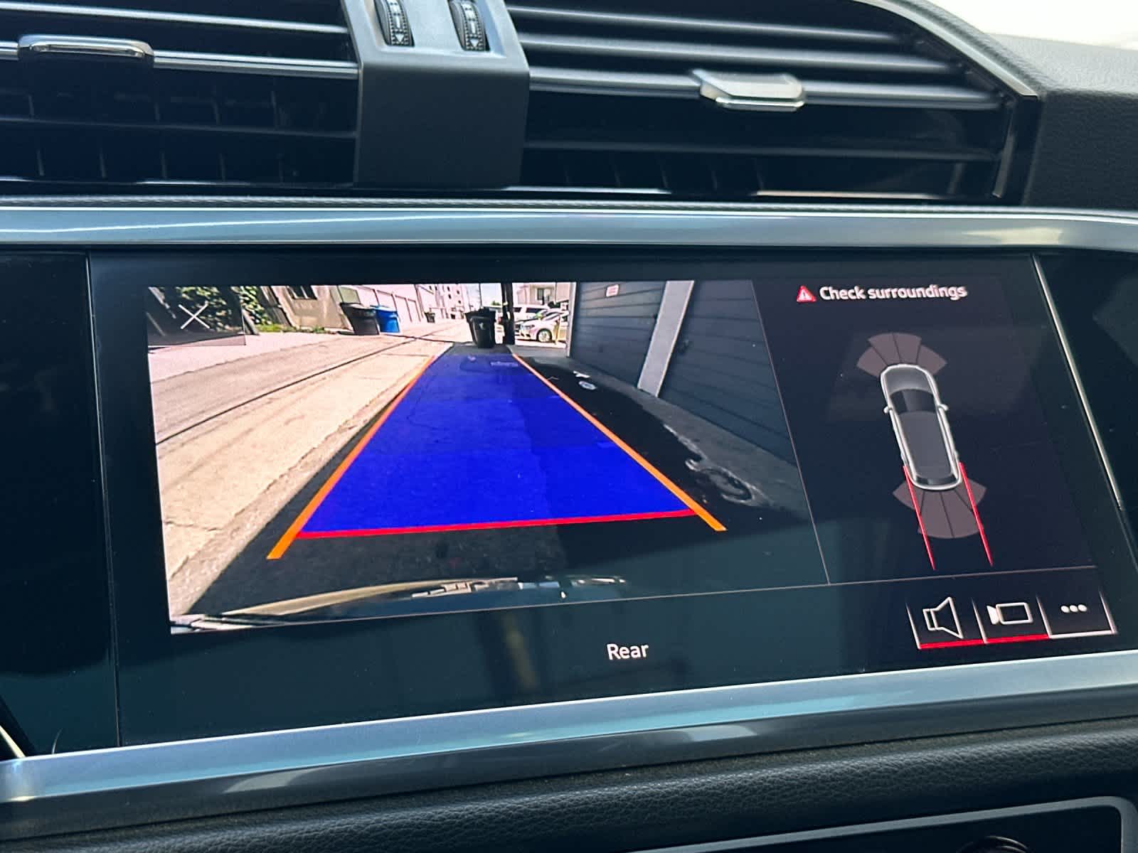 Thumbnail: 2023 Audi Q3 - 19