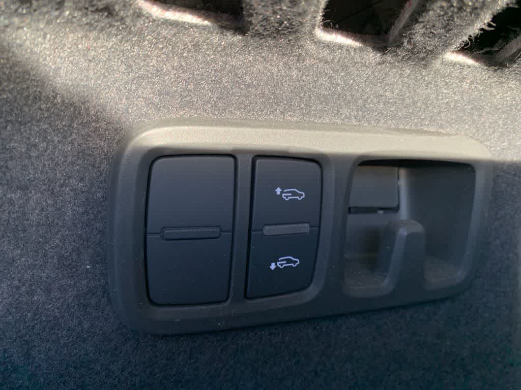 Thumbnail: 2022 Audi Q8 - 36