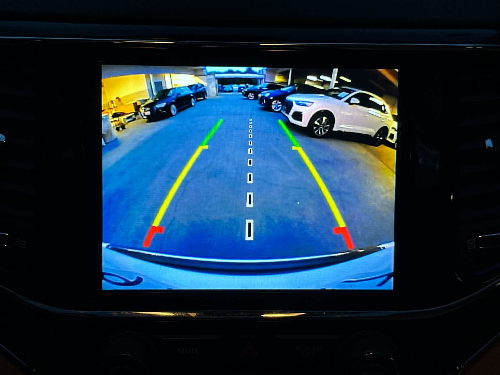 Thumbnail: 2020 Jeep Grand Cherokee - 20