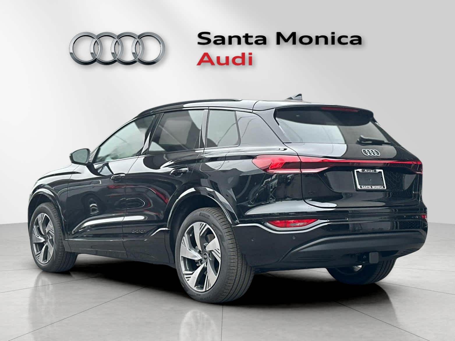 Thumbnail: 2025 Audi Q6 e-tron - 6