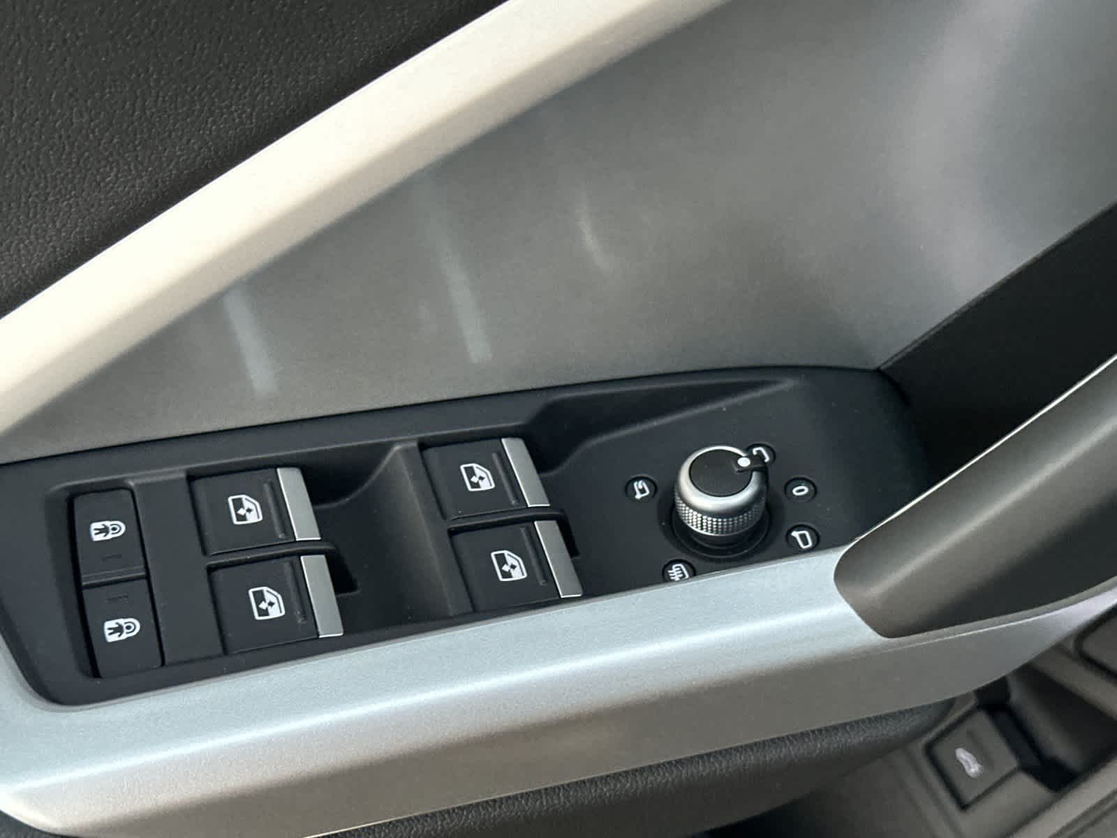 Thumbnail: 2025 Audi Q3 - 13