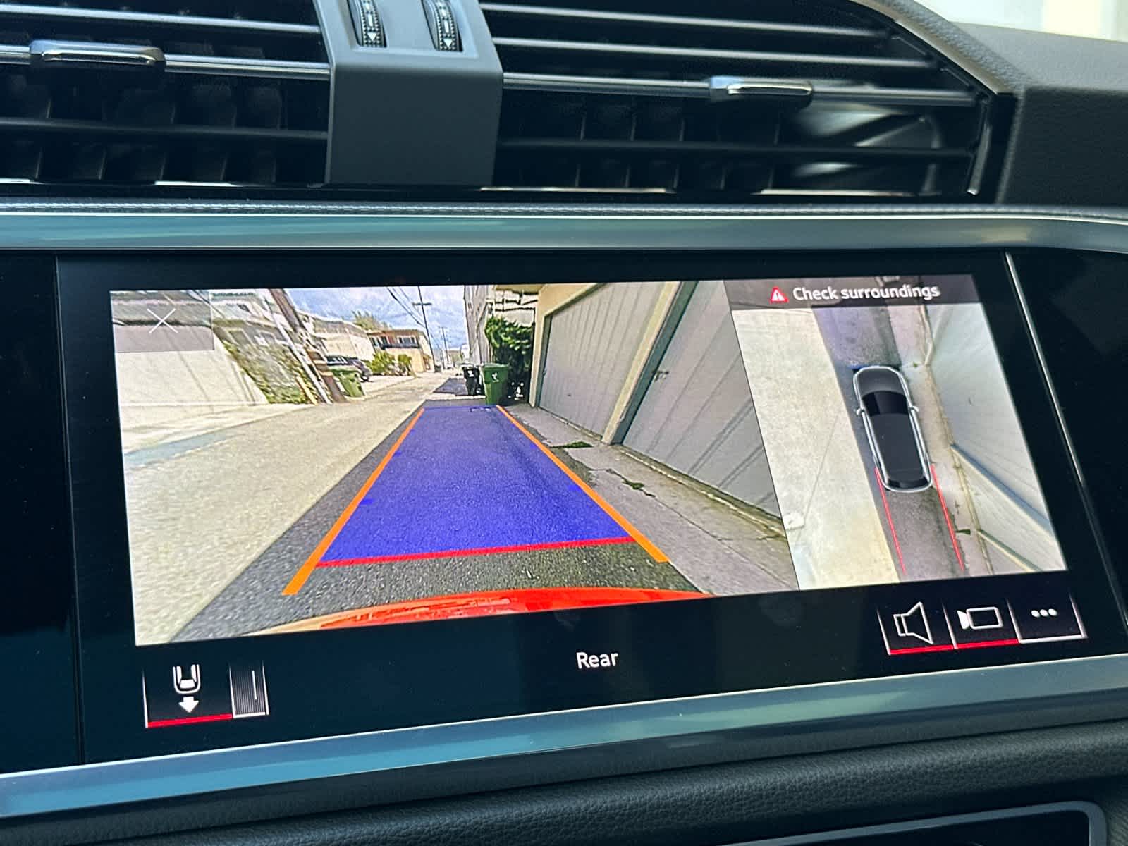 Thumbnail: 2023 Audi Q3 - 19