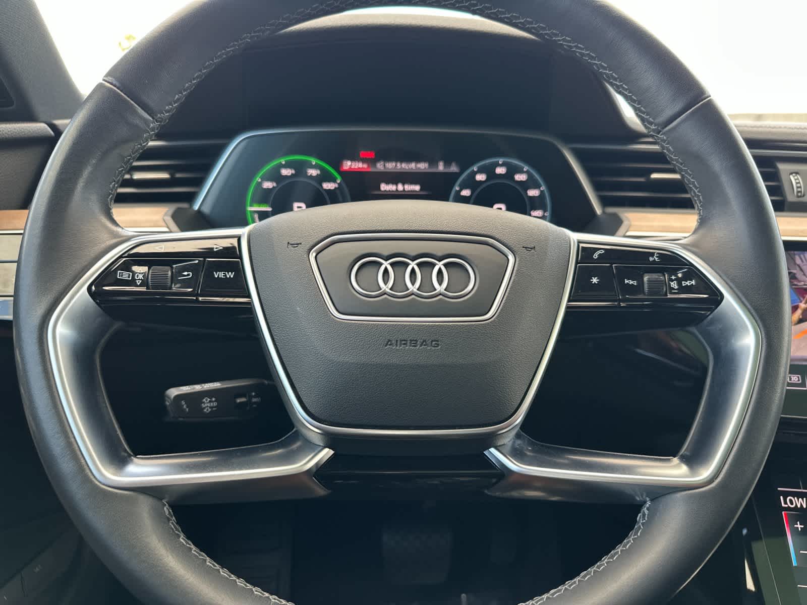 Thumbnail: 2024 Audi Q8 e-tron - 23