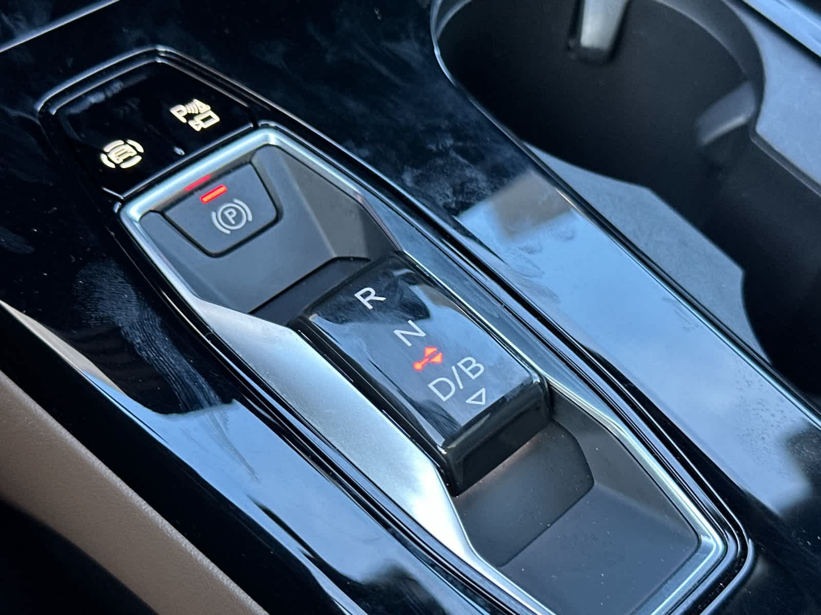 Thumbnail: 2025 Audi Q6 e-tron - 22