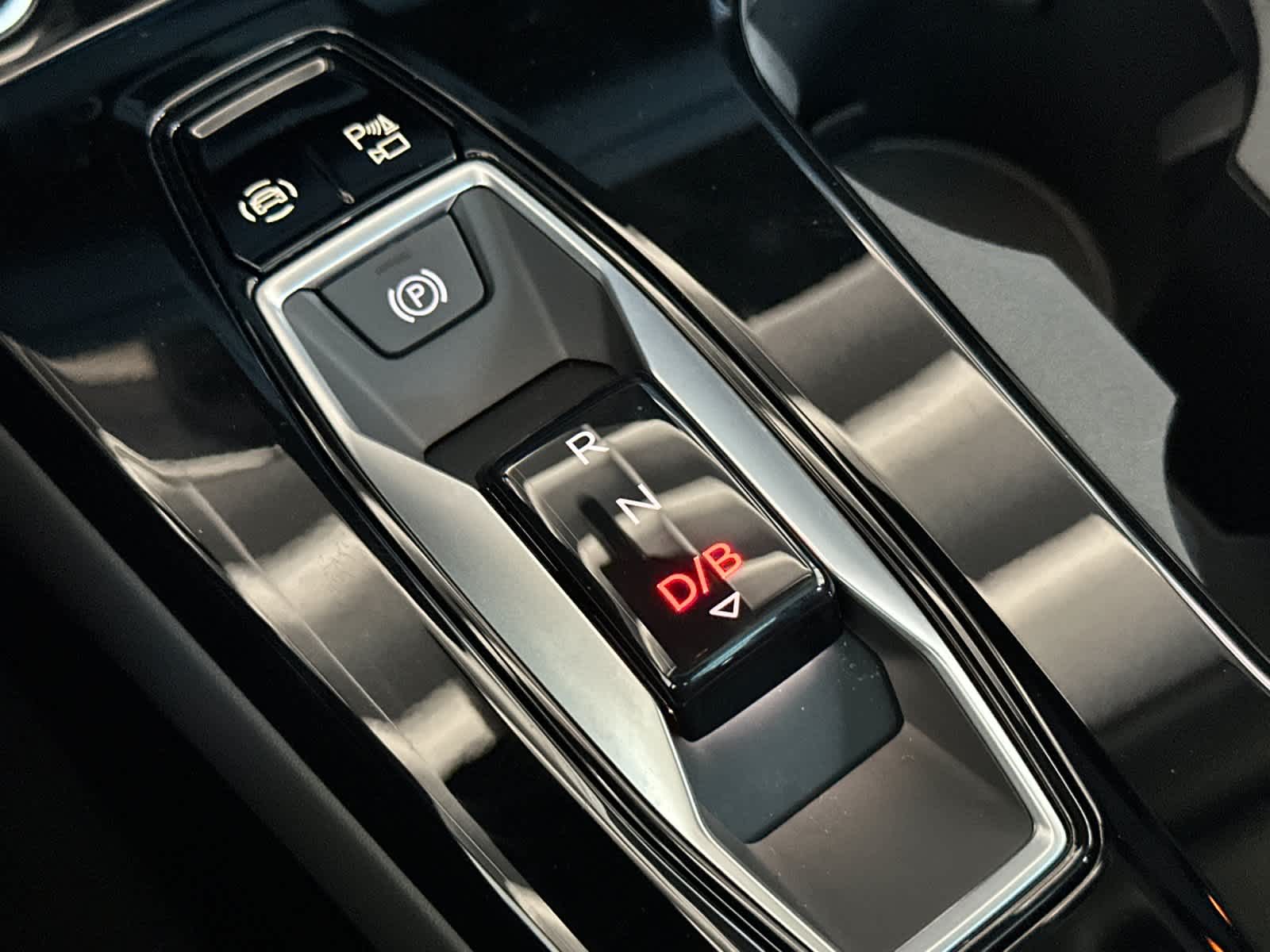 Thumbnail: 2025 Audi e-tron - 22