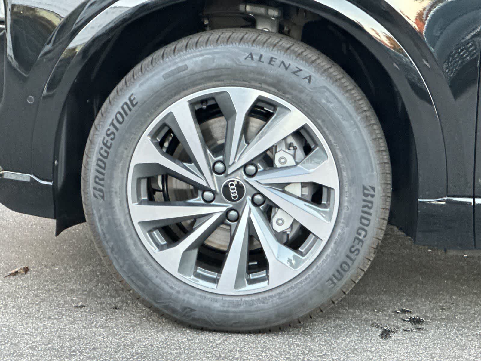 Thumbnail: 2025 Audi Q6 e-tron - 27