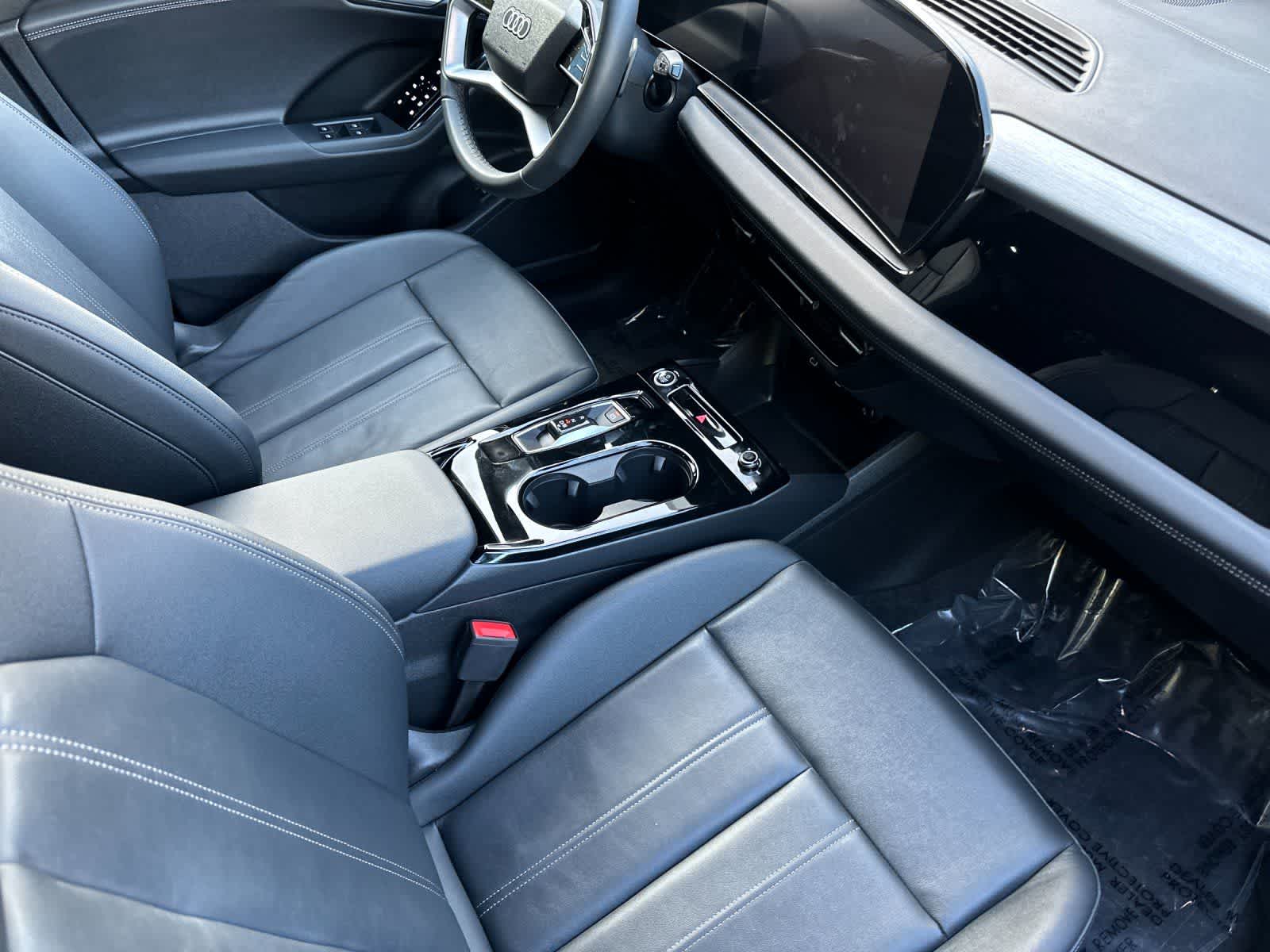 Thumbnail: 2025 Audi Q6 e-tron - 16