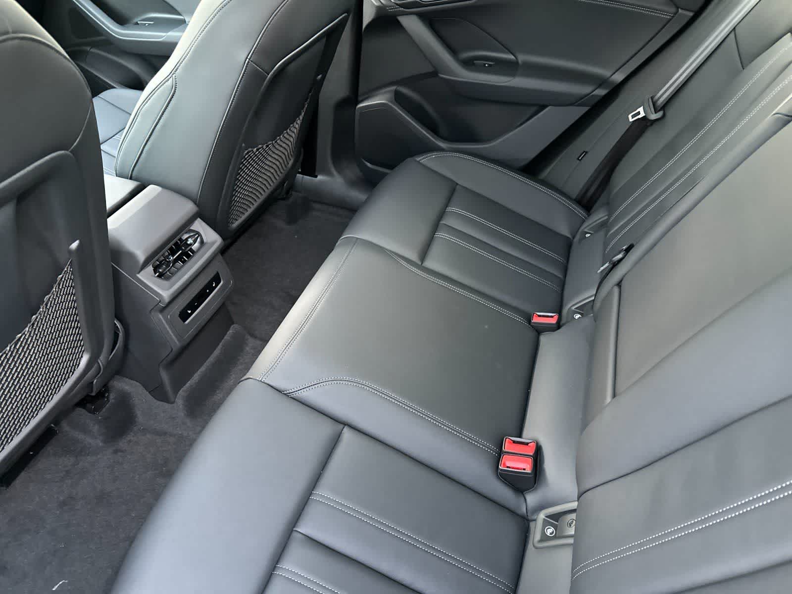 Thumbnail: 2025 Audi Q6 e-tron - 4