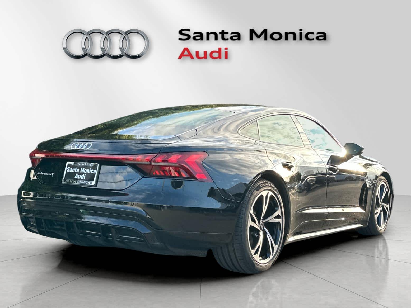 Thumbnail: 2023 Audi e-tron GT - 2