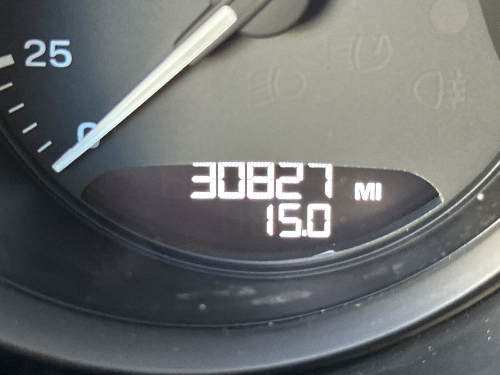 Thumbnail: 2022 Porsche Macan - 25