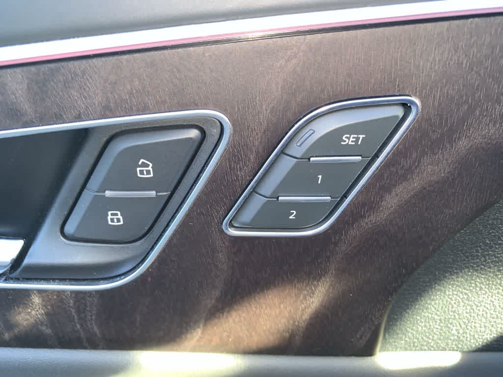 Thumbnail: 2022 Audi Q8 - 16