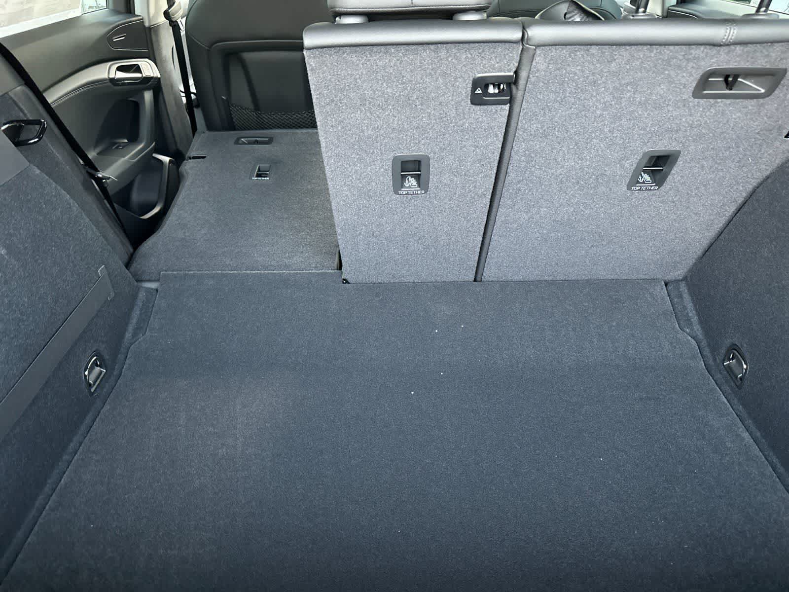 Thumbnail: 2025 Audi Q6 e-tron - 15