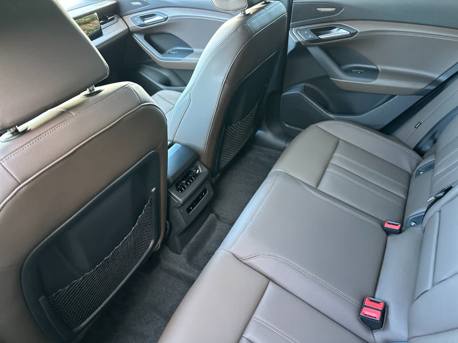 Thumbnail: 2025 Audi Q6 e-tron - 4